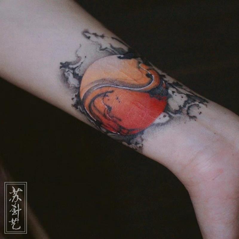 水墨泼墨红日手环纹身，东方氛围感手腕遮挡疤痕纹身
