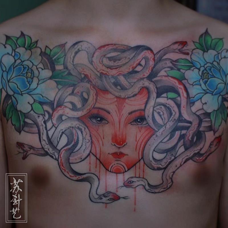 新中式美杜莎牡丹胸口花胸纹身｜国风融合神话人物花胸纹身